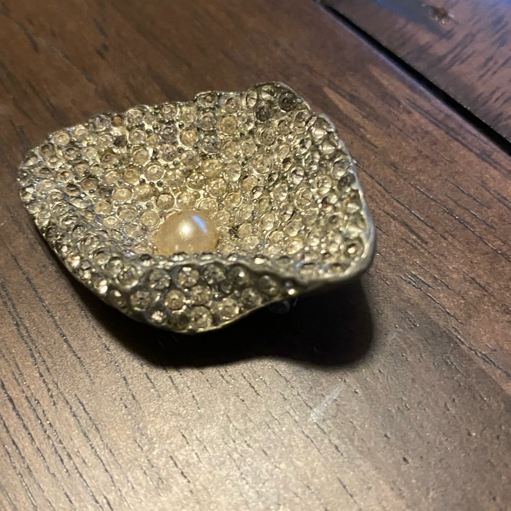 Antique rhinestone oyster shoe clip
